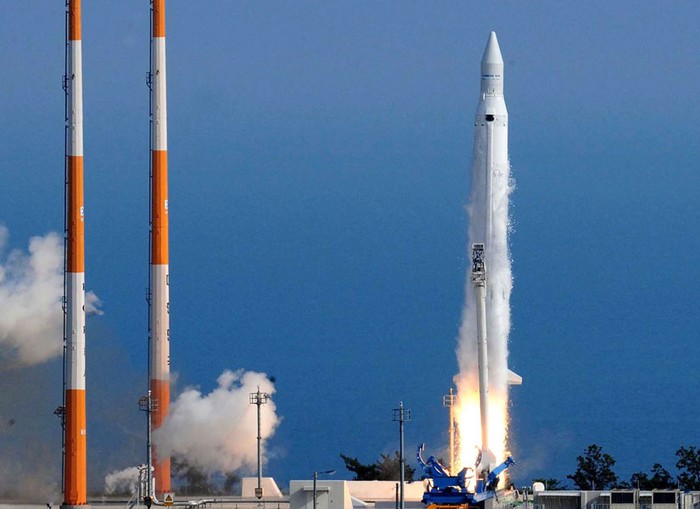 Tên lửa Naro được phóng lên ngày 10/6/2010. Nó đã nổ tung chỉ sau 137 giây được phóng lên